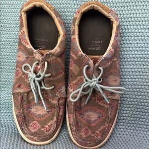 Twisted X Patterned Casual Shoes